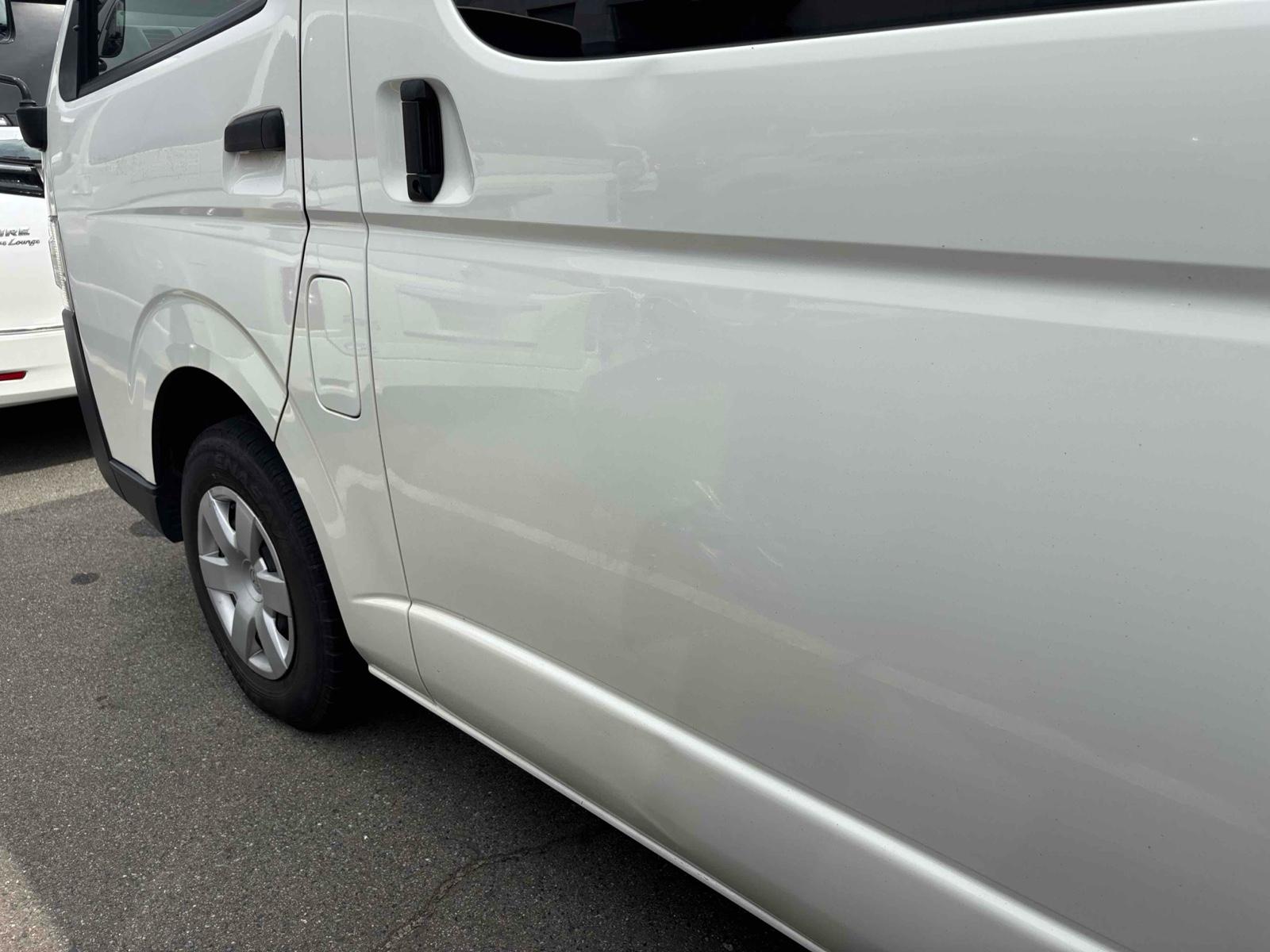 TOYOTA HIACE VAN 5D 4WD LONG DX Image 14