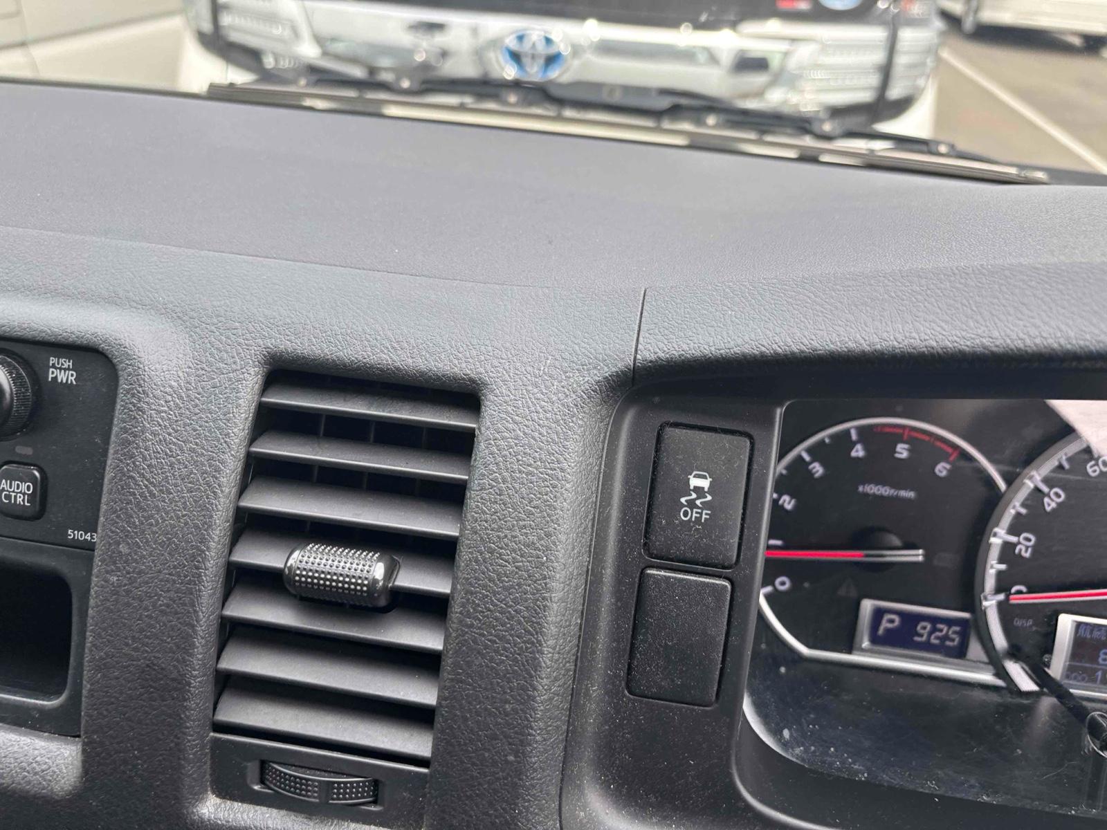 TOYOTA HIACE VAN 5D 4WD LONG DX Image 10
