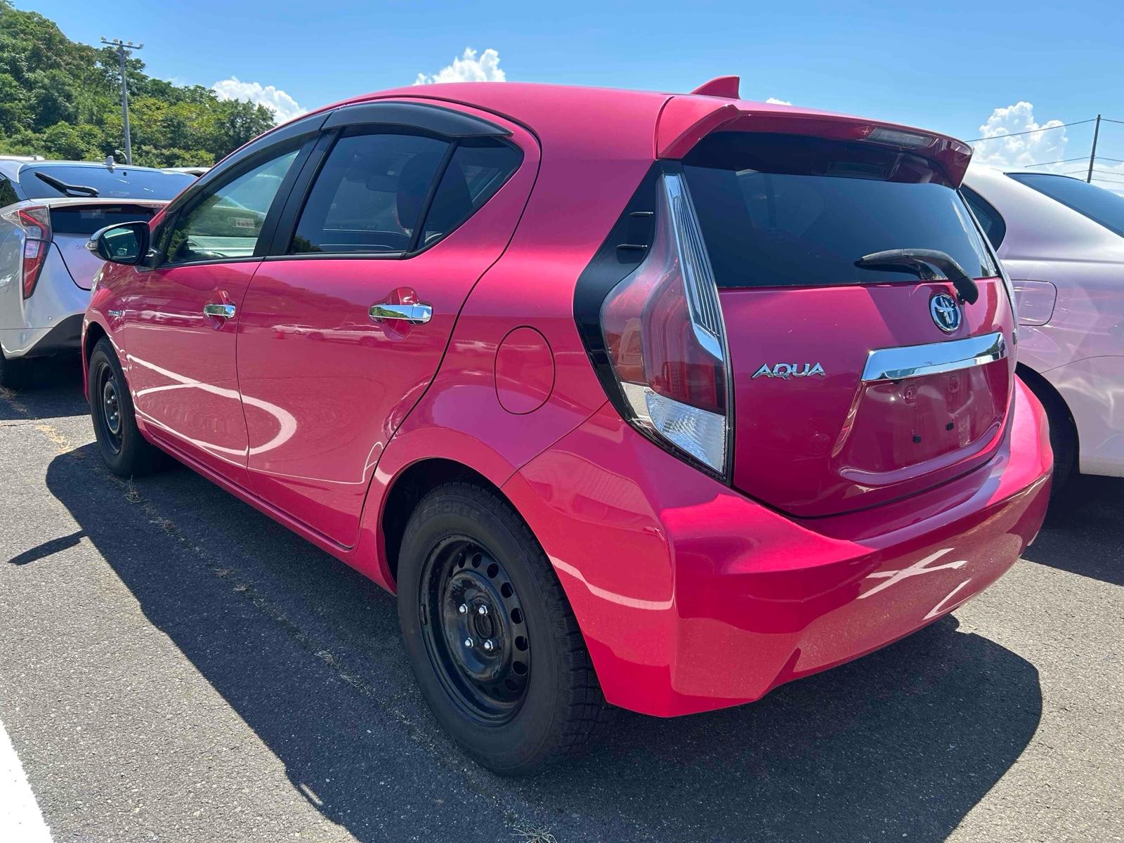 TOYOTA AQUA S Image 8