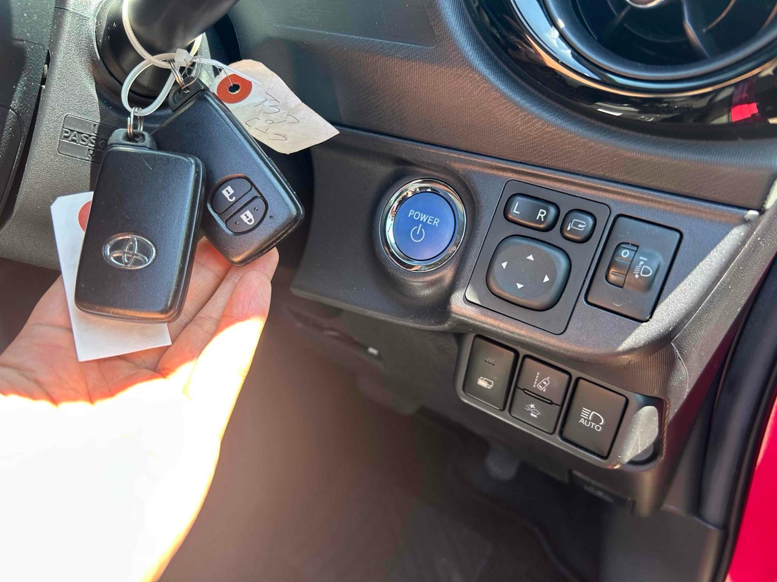 TOYOTA AQUA S Image 13