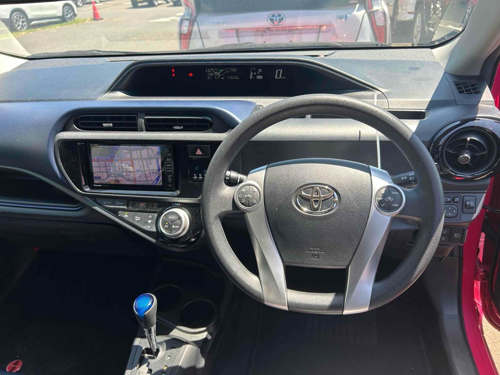 TOYOTA AQUA S Image 9