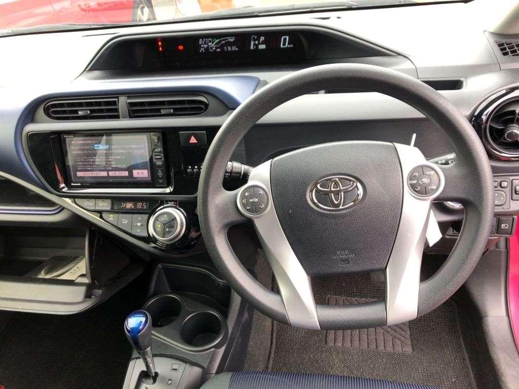 TOYOTA AQUA S Image 6