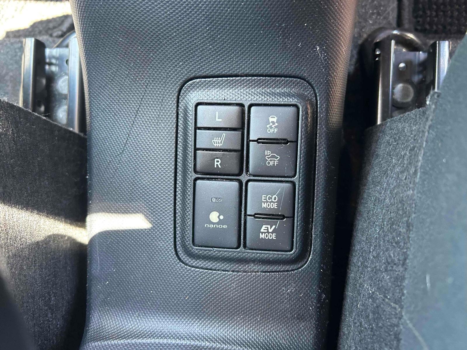 TOYOTA AQUA S Image 14