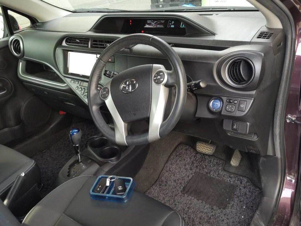 TOYOTA AQUA G BLACK SOFT LEATHER SELECTION Image 5