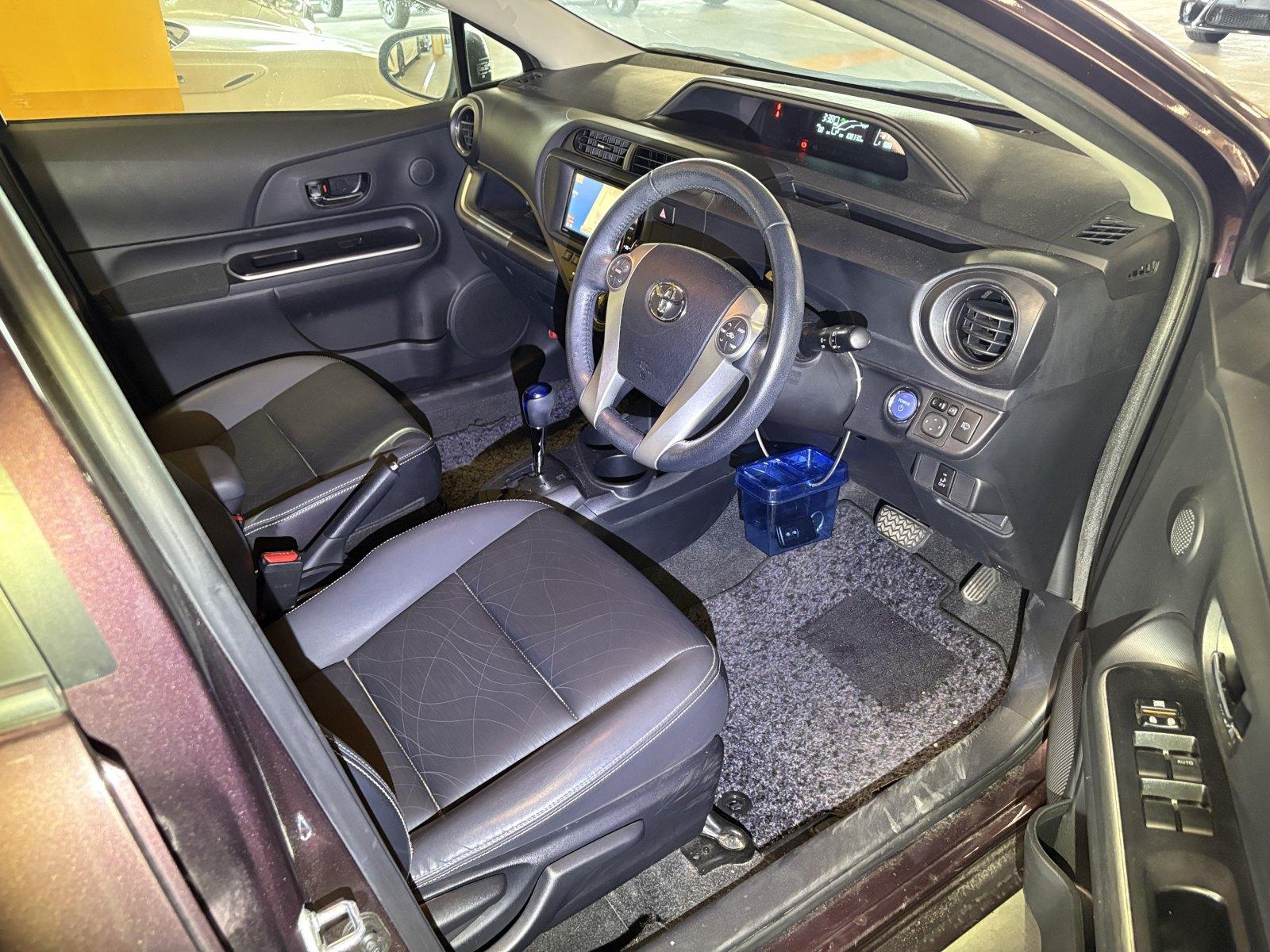 TOYOTA AQUA G BLACK SOFT LEATHER SELECTION Image 9