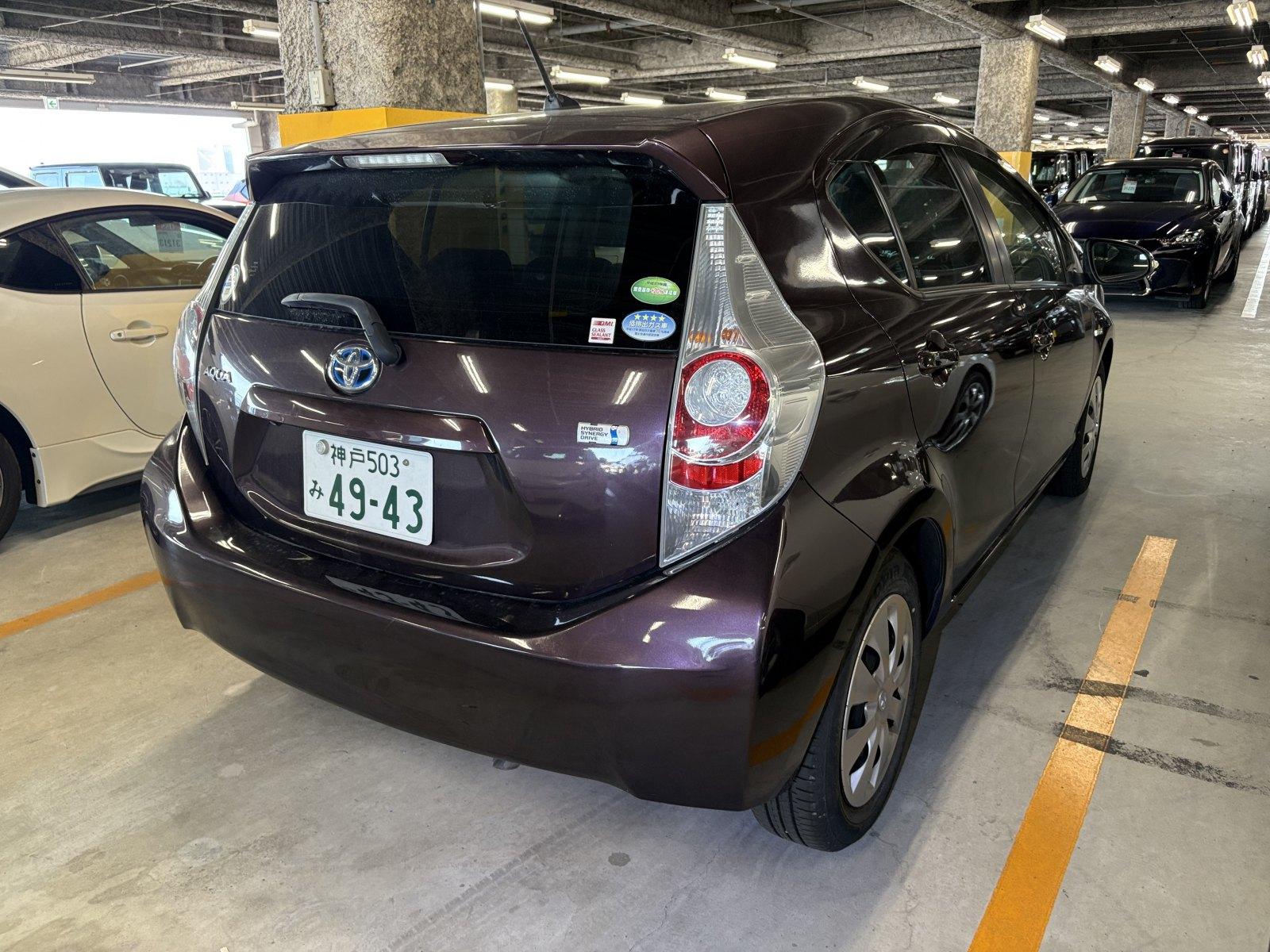 TOYOTA AQUA G BLACK SOFT LEATHER SELECTION Image 2