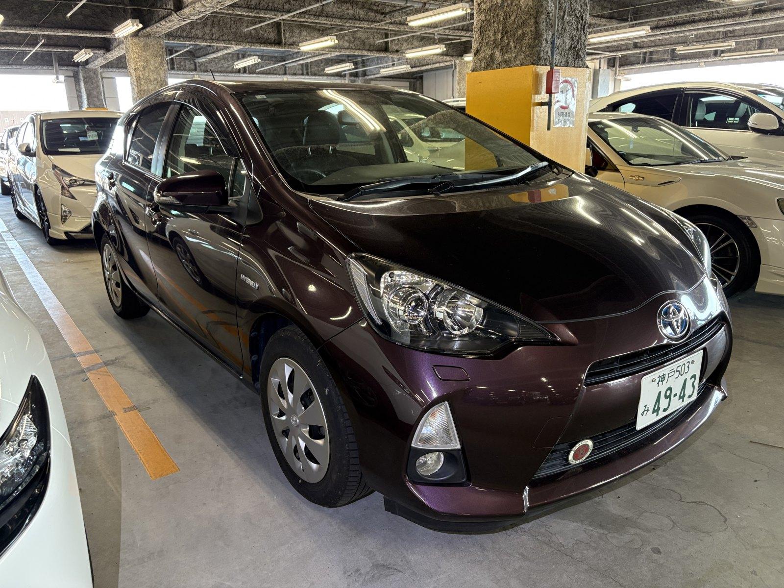2014 Toyota AQUA 109,000 km