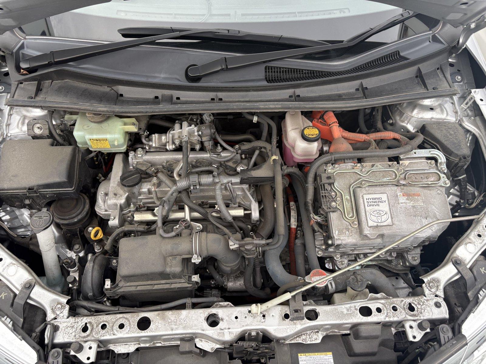 TOYOTA COROLLA FIELDER HYBRID Image 13