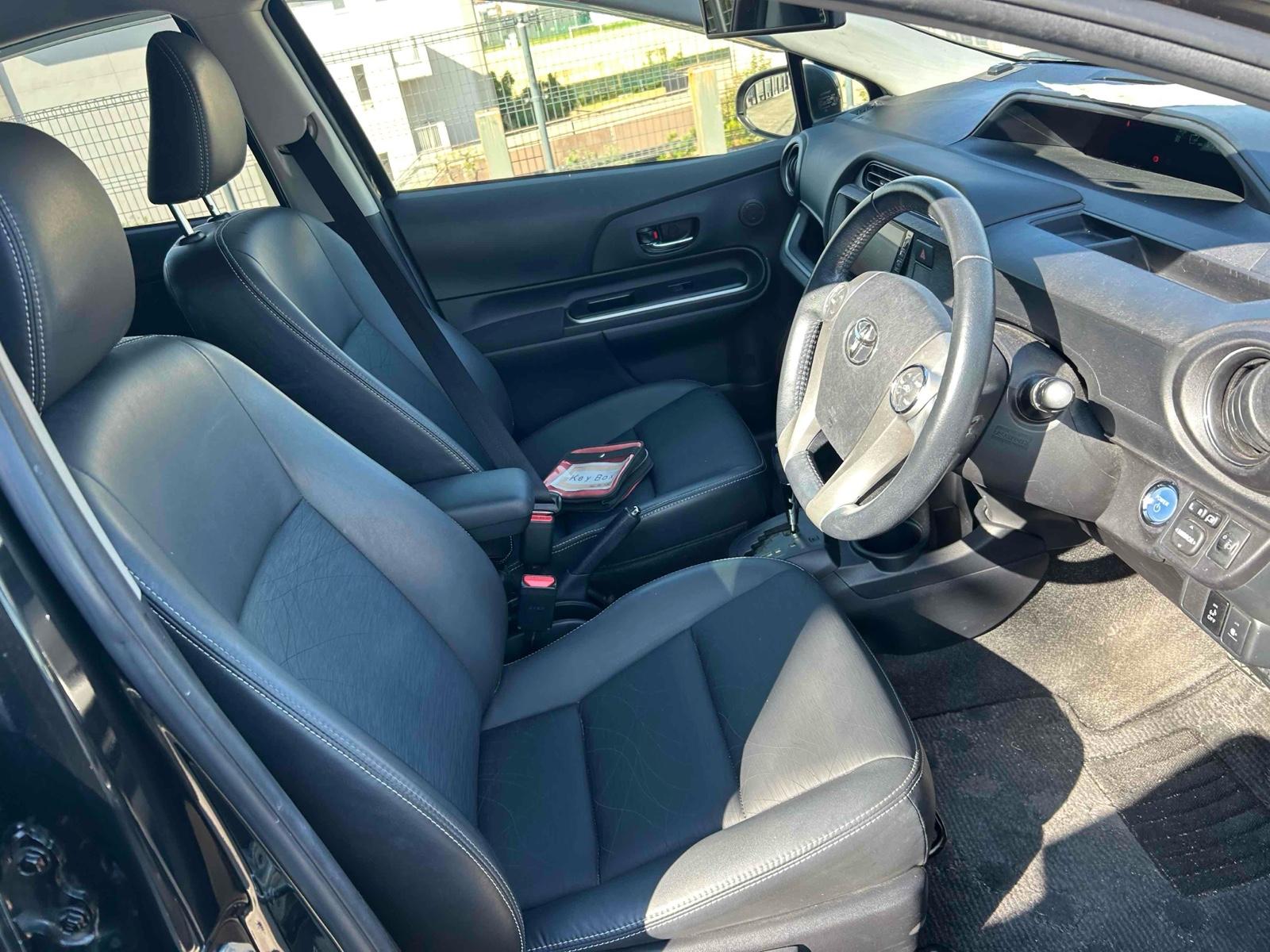TOYOTA AQUA G BLACK SOFT LEATHER SELECTION Image 7