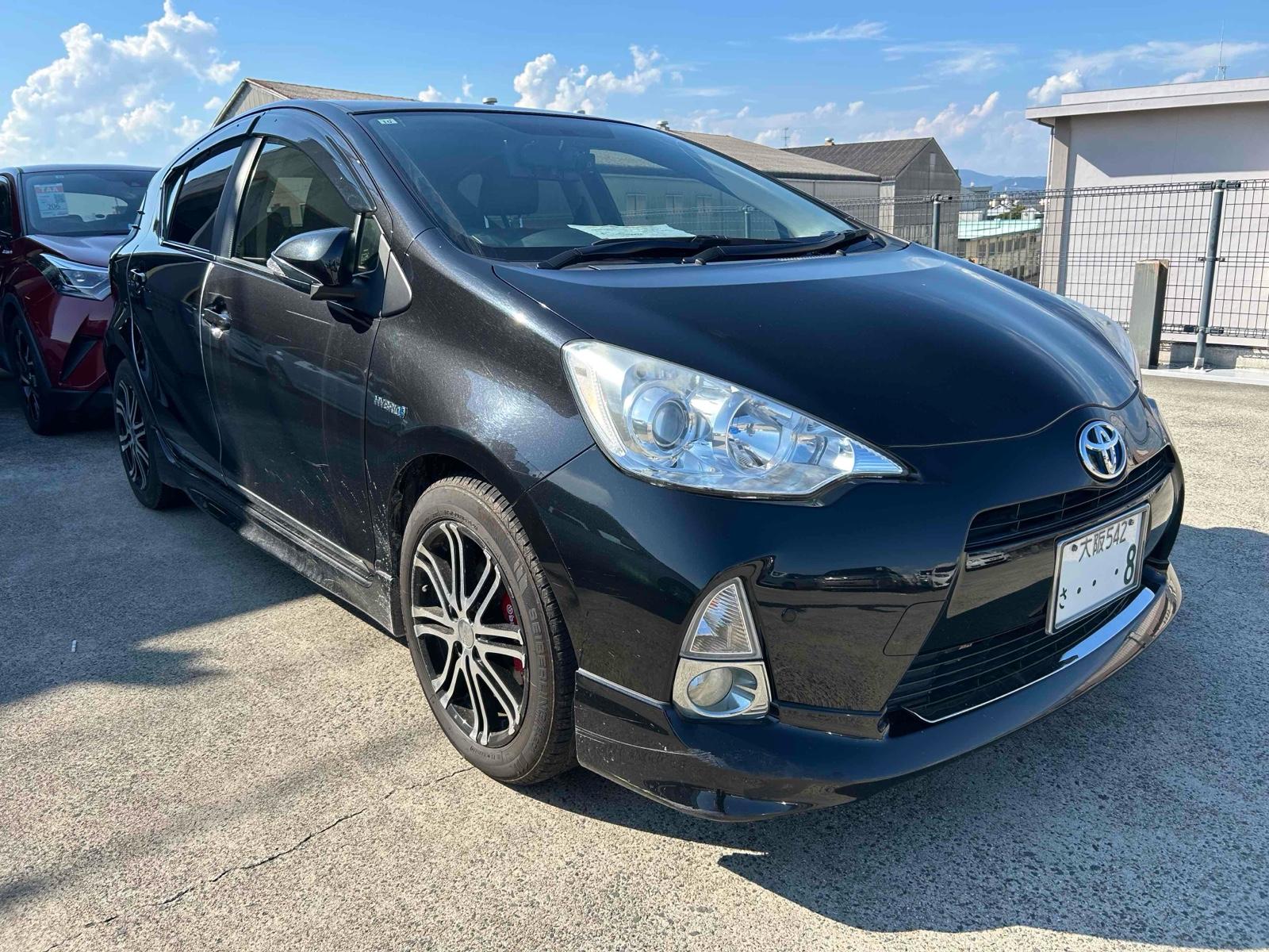 2013 Toyota AQUA 121,000 km