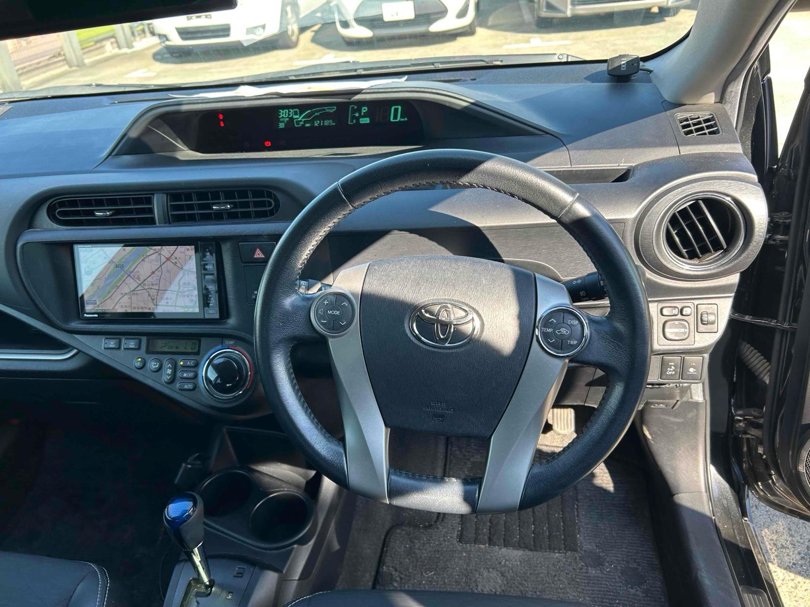 TOYOTA AQUA G BLACK SOFT LEATHER SELECTION Image 6