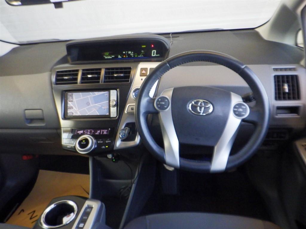 TOYOTA PRIUS ALPHA S Image 5