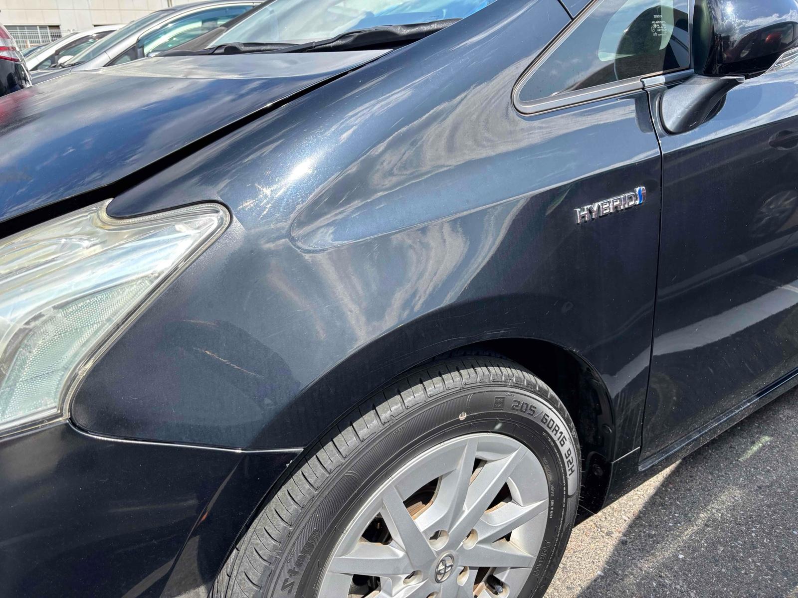 TOYOTA PRIUS ALPHA S Image 17