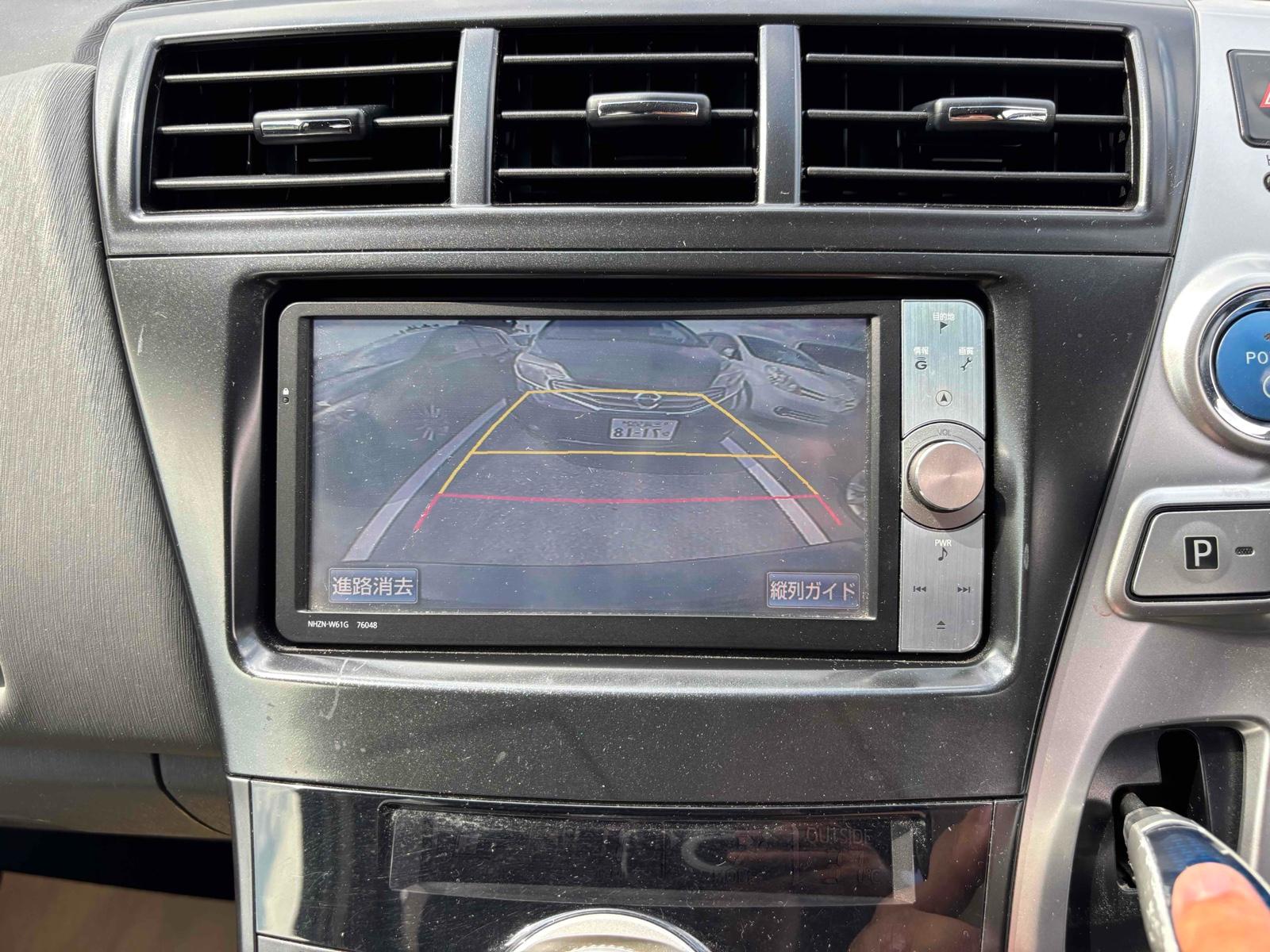TOYOTA PRIUS ALPHA S Image 11
