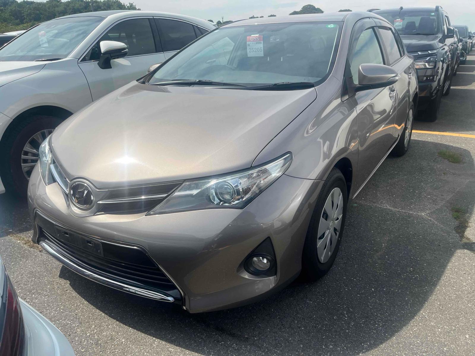 TOYOTA AURIS 150X Image 4
