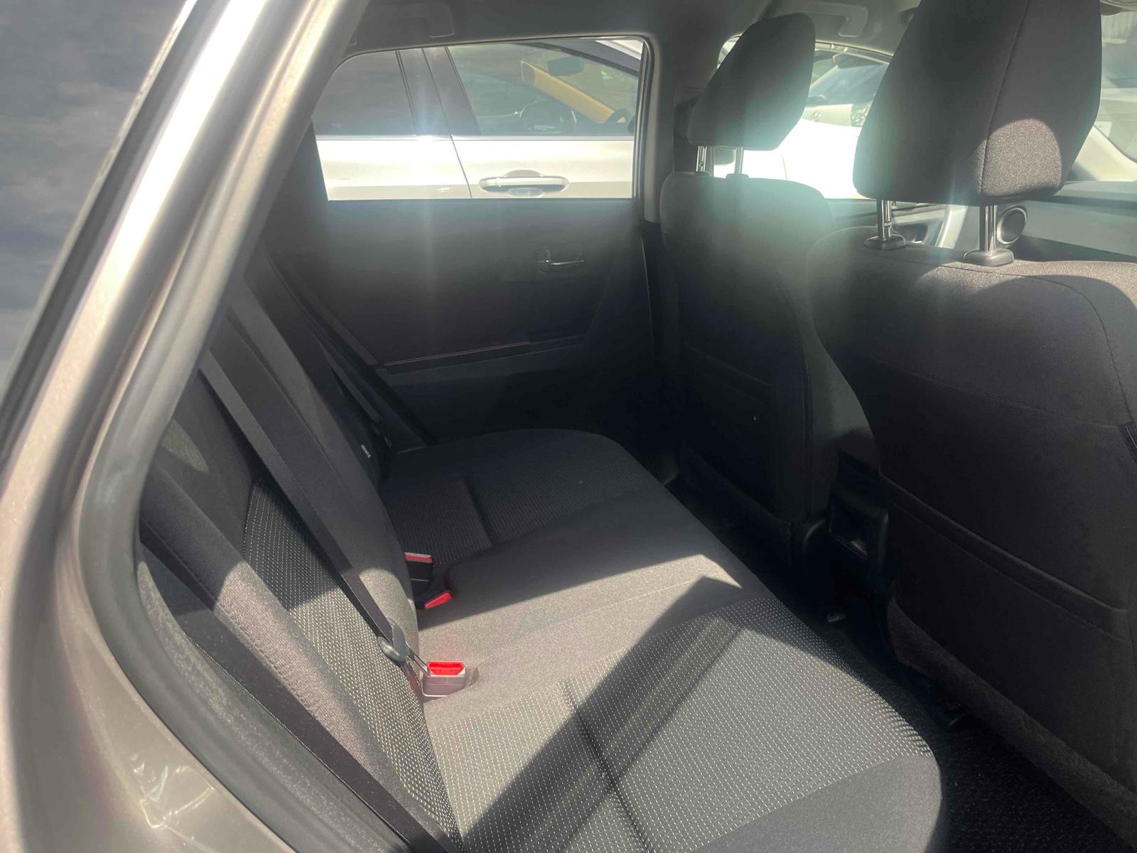 TOYOTA AURIS 150X Image 7