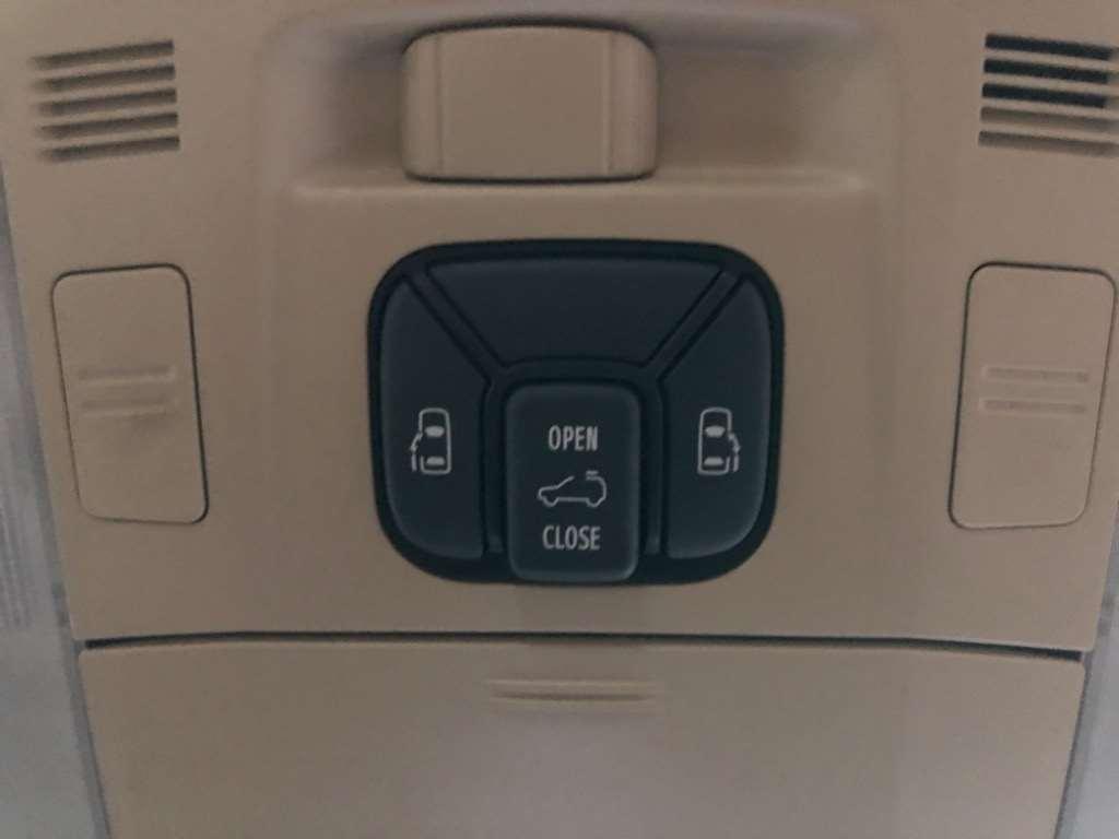 TOYOTA ALPHARD 240G Image 7