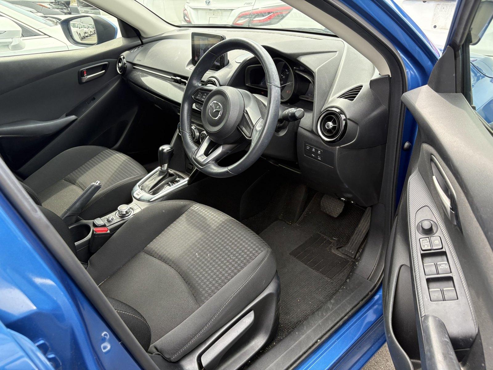 MAZDA DEMIO 15S Image 3