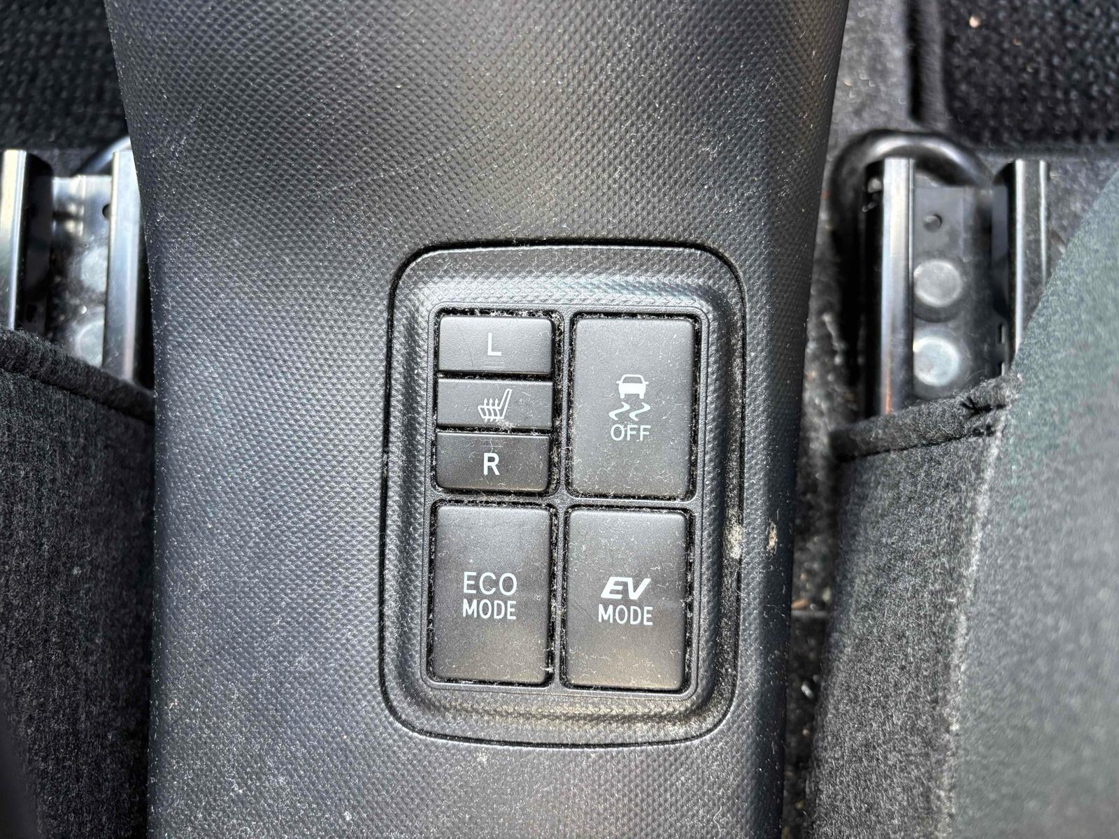 TOYOTA AQUA G Image 24