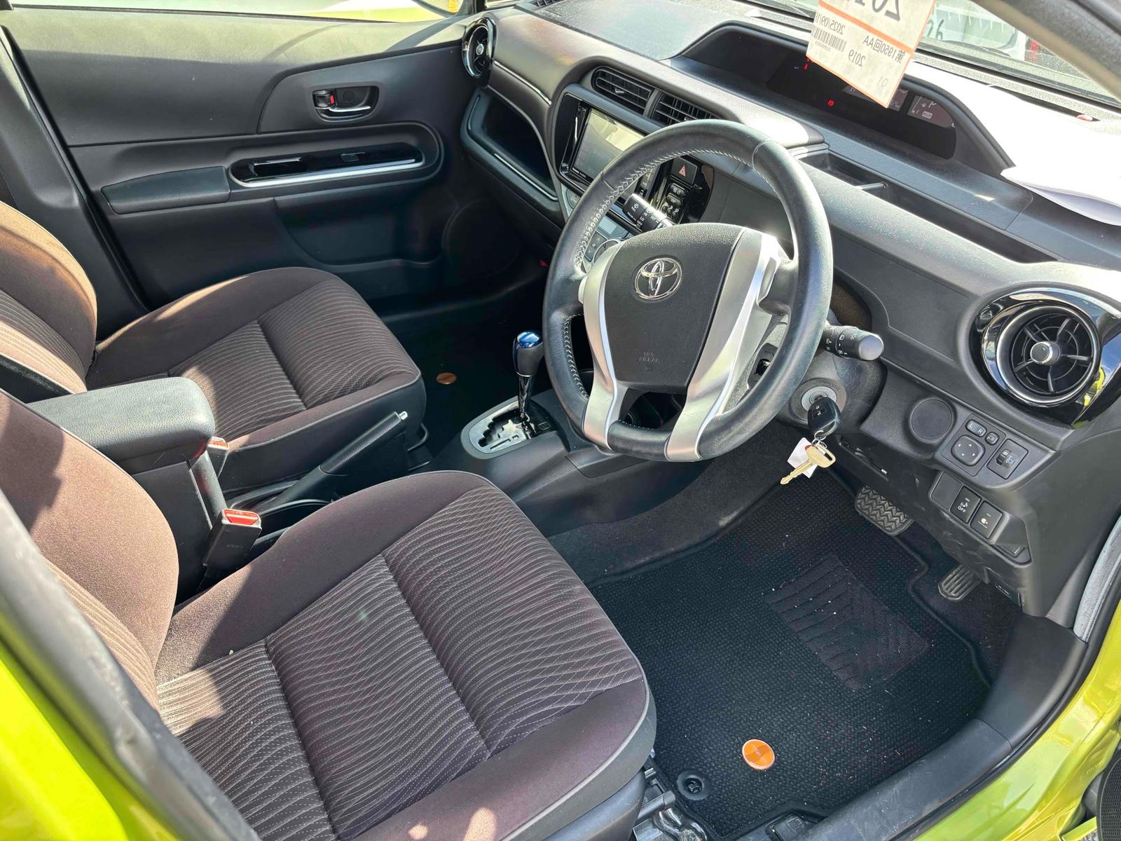 TOYOTA AQUA G Image 5