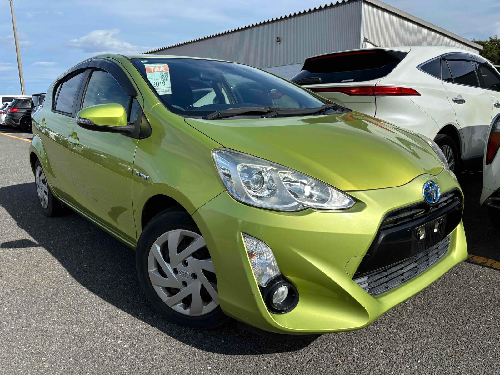 2015 Toyota AQUA 44,000 km