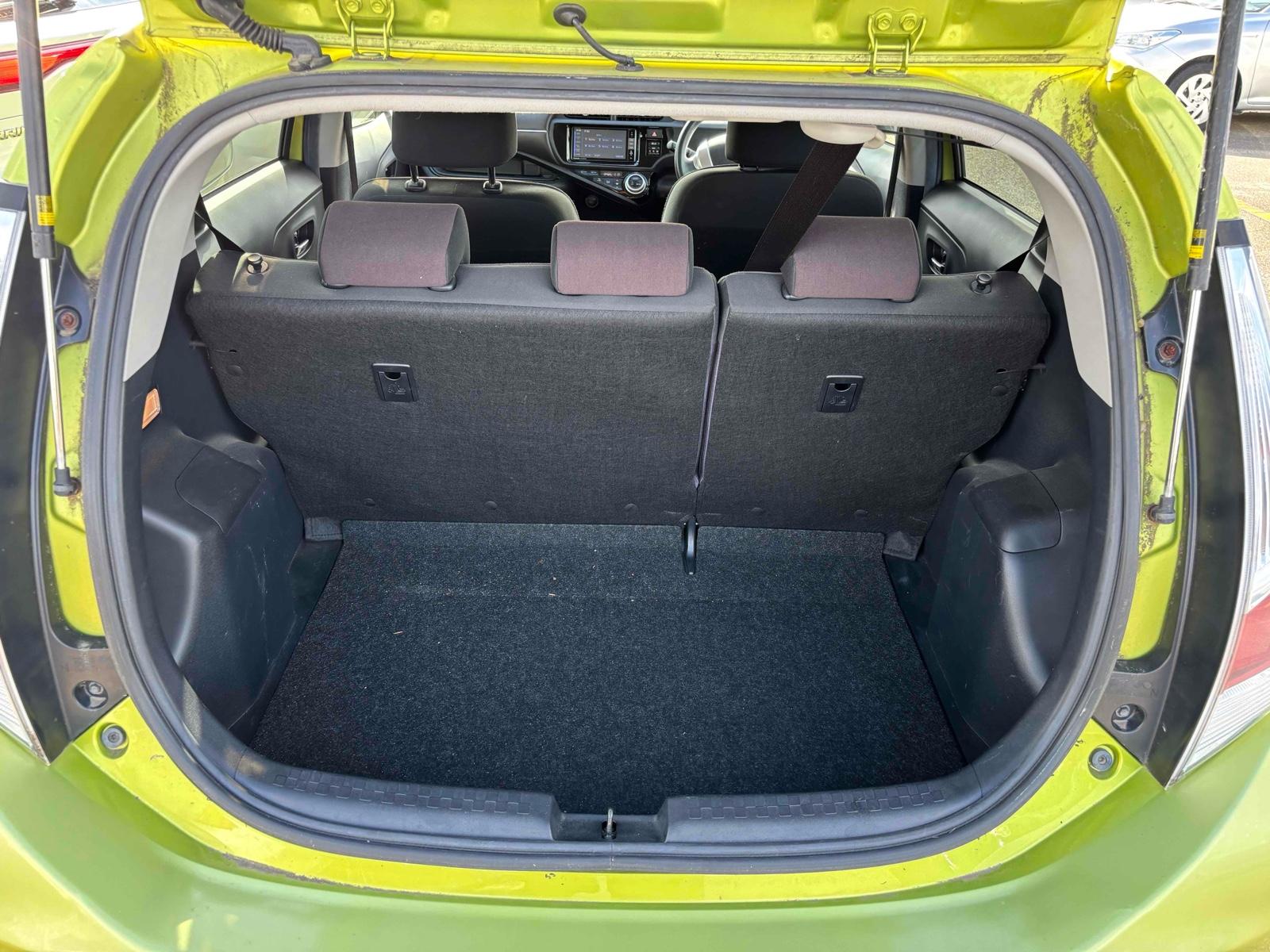 TOYOTA AQUA G Image 21