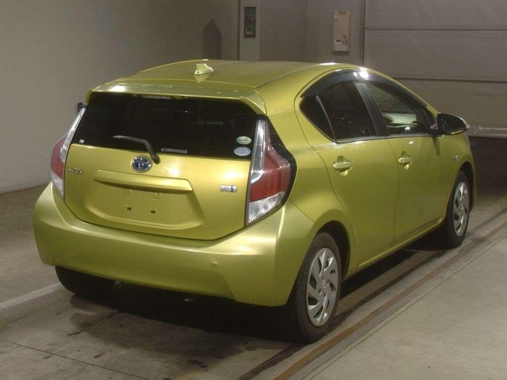 TOYOTA AQUA G Image 4