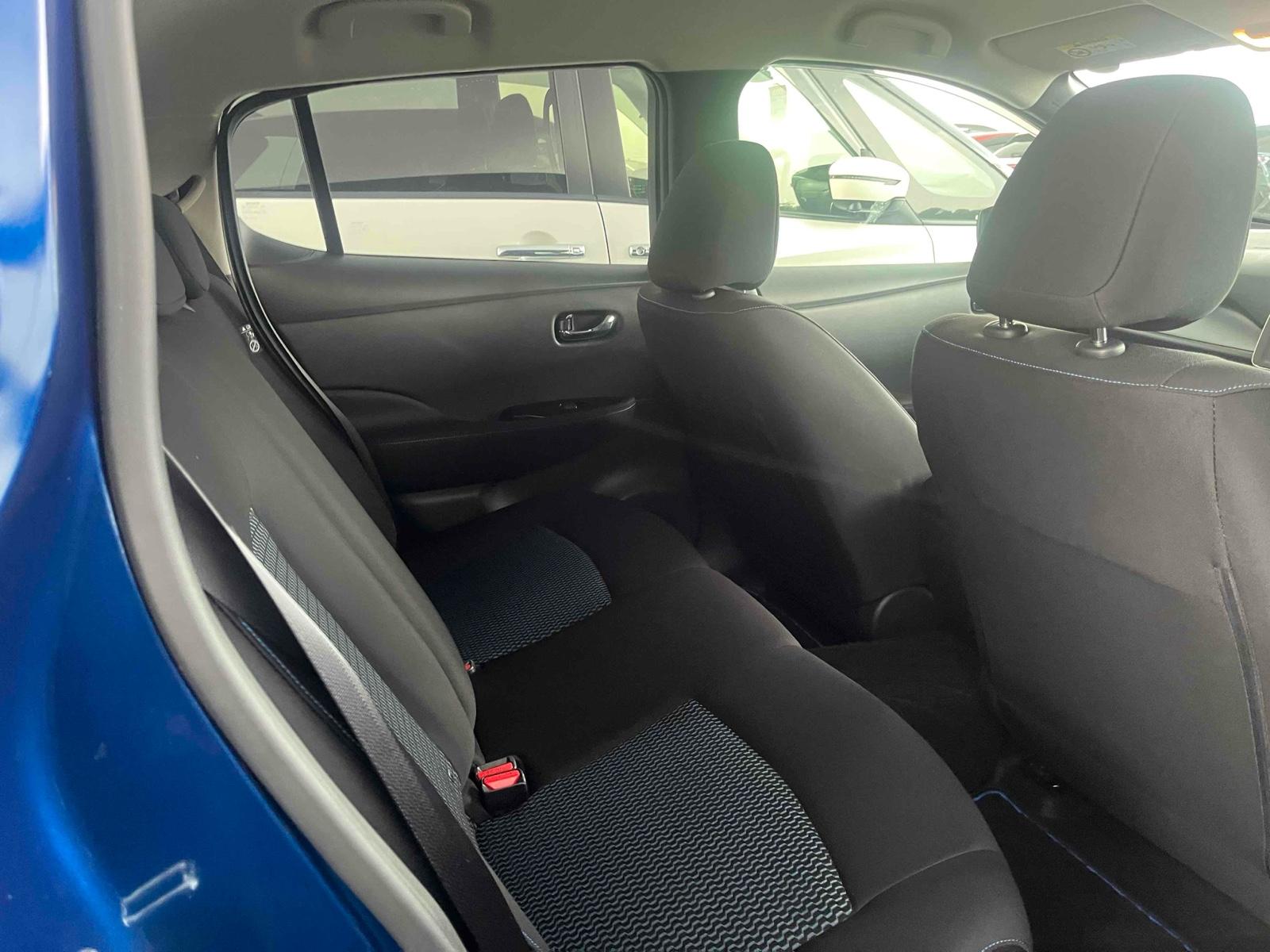 NISSAN LEAF S Image 4