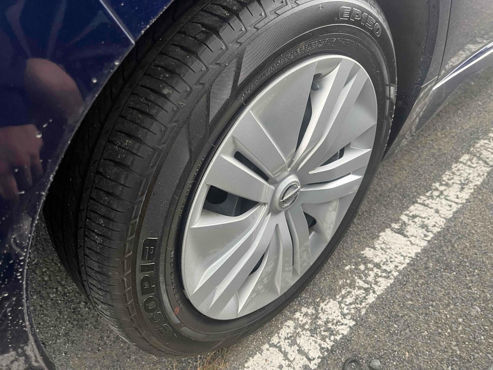 NISSAN LEAF S Image 8