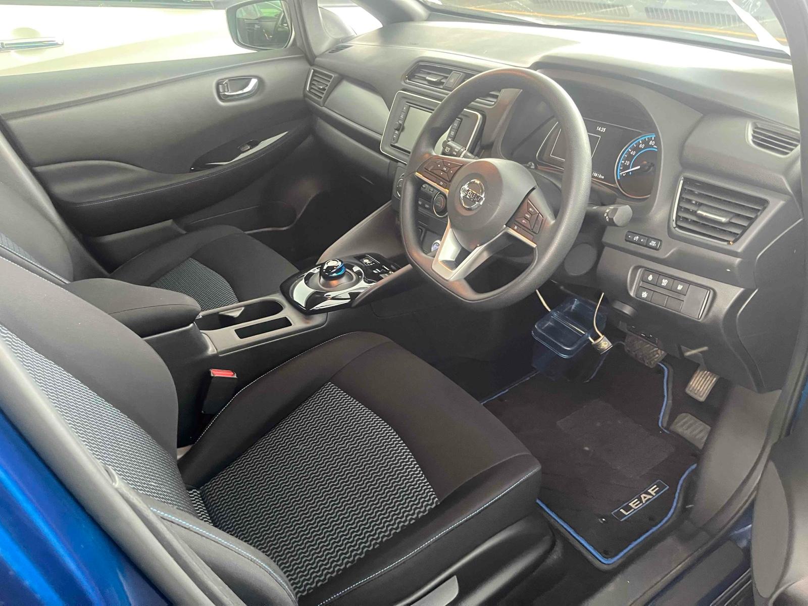 NISSAN LEAF S Image 3