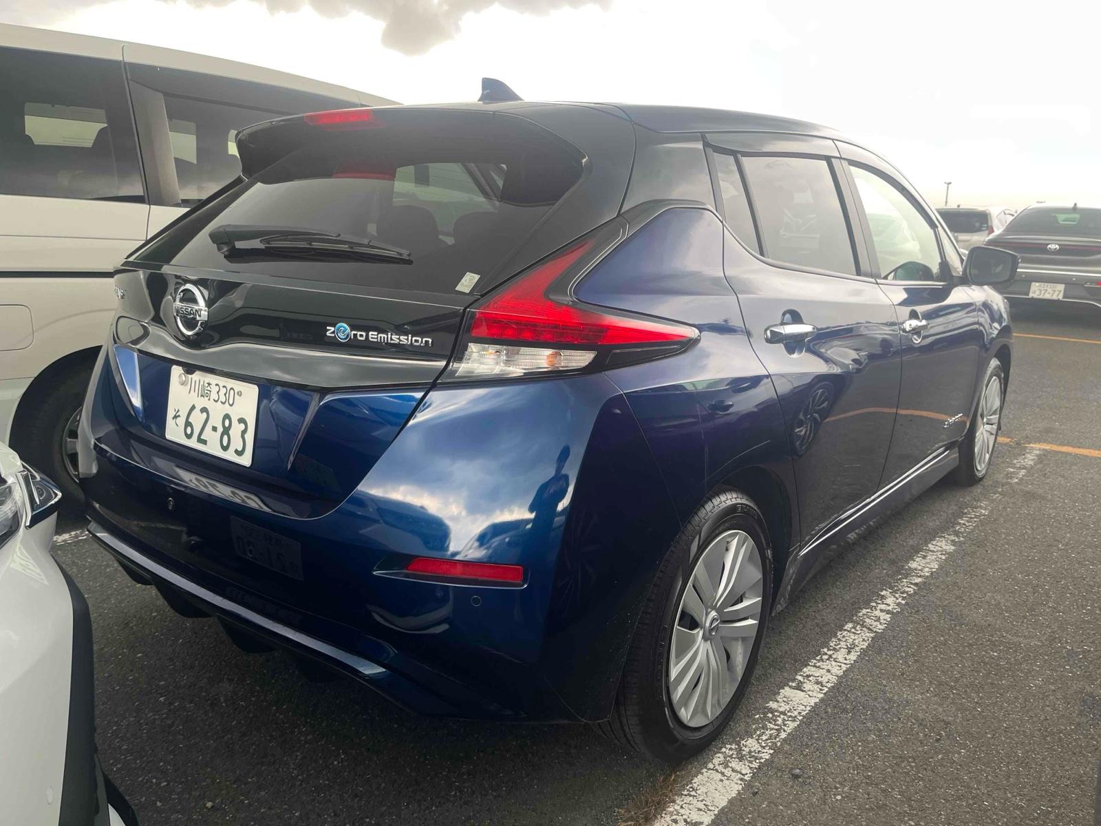 NISSAN LEAF S Image 2