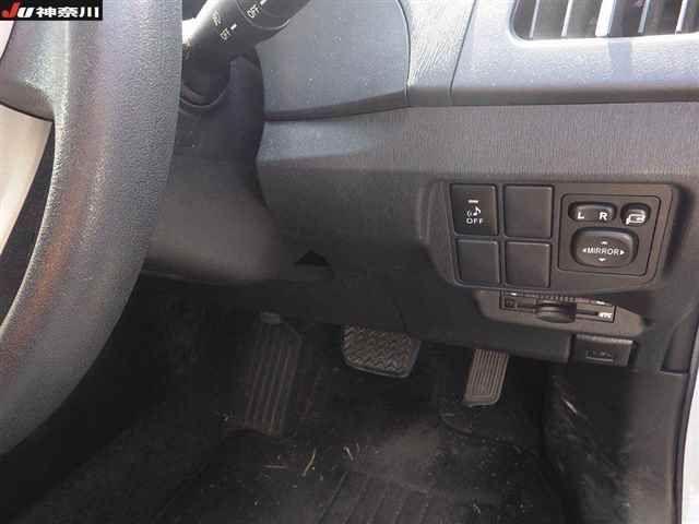 TOYOTA PRIUS S Image 7