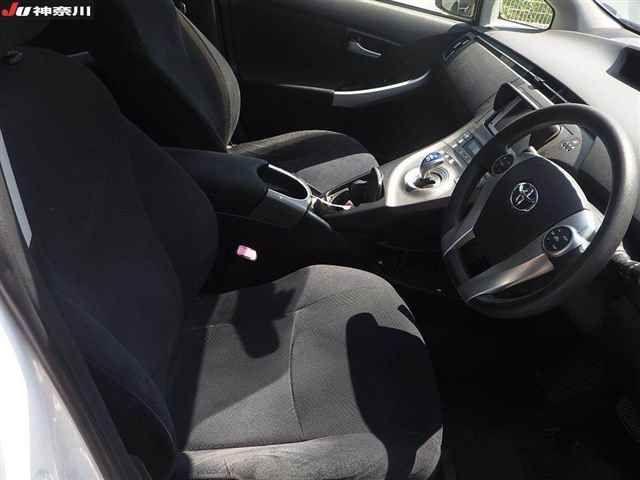 TOYOTA PRIUS S Image 8