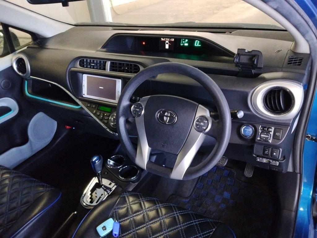 TOYOTA AQUA S SMART ENTRY NAVI READY PACKA Image 5