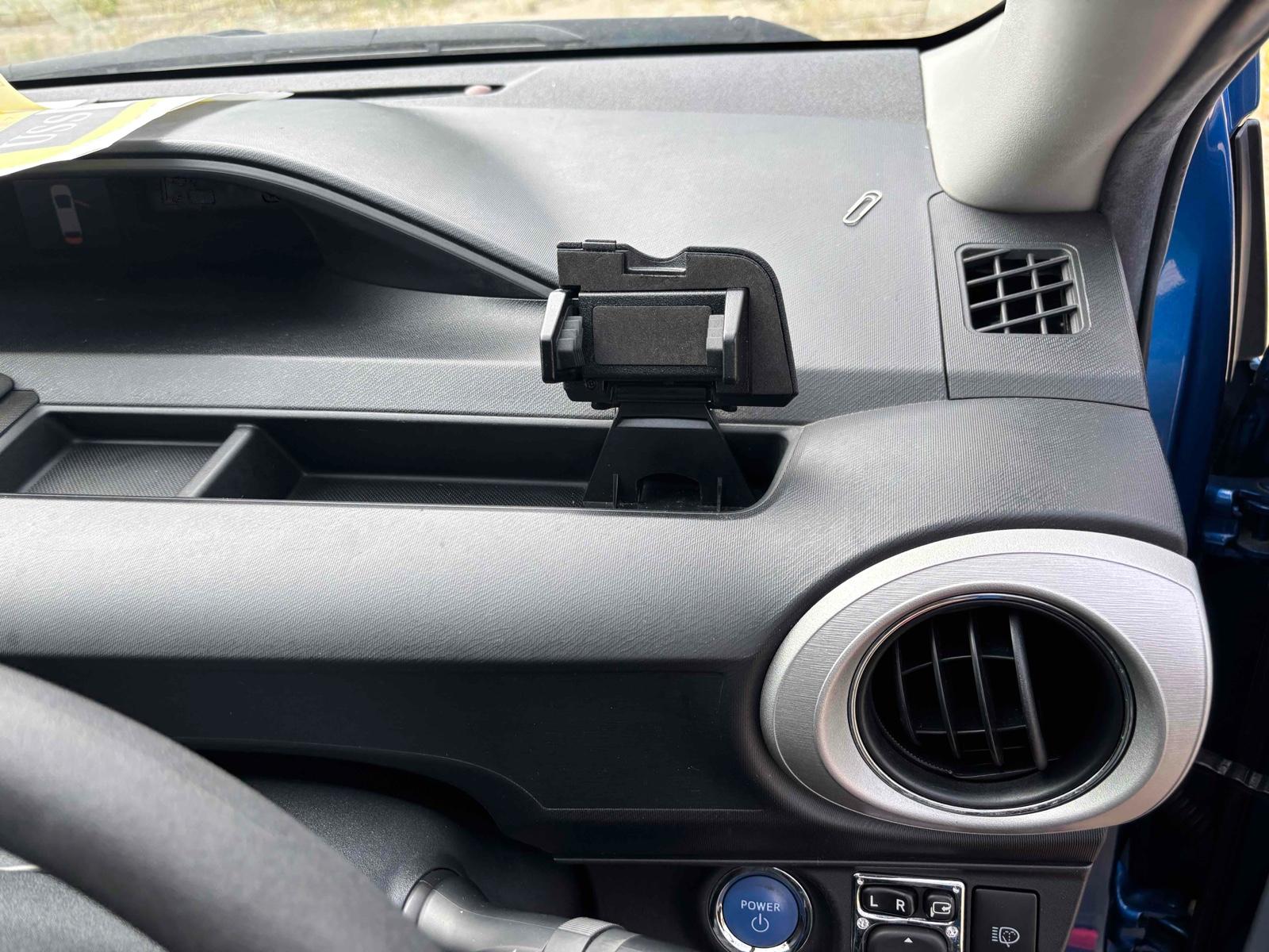 TOYOTA AQUA S SMART ENTRY NAVI READY PACKA Image 13
