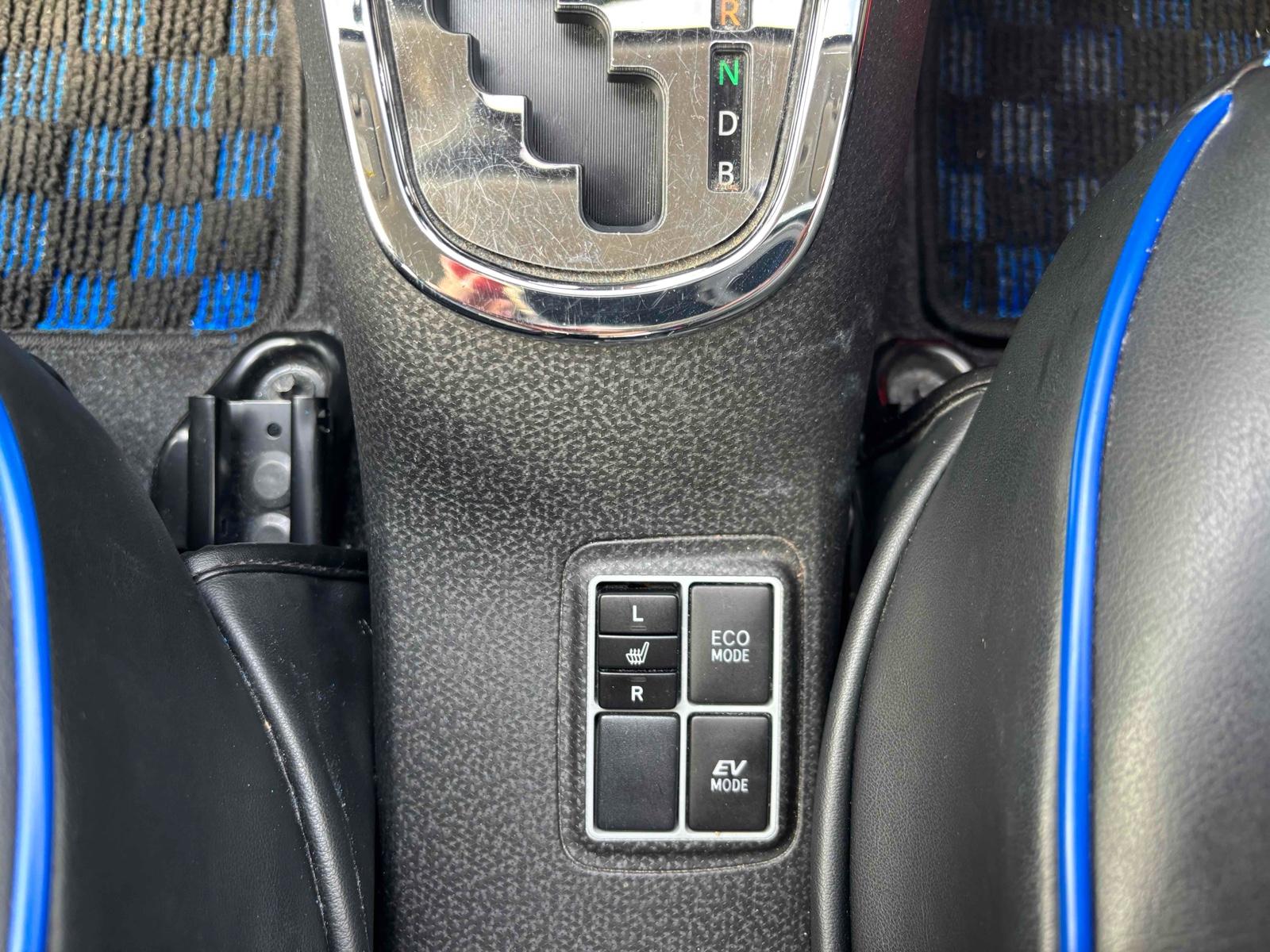 TOYOTA AQUA S SMART ENTRY NAVI READY PACKA Image 11