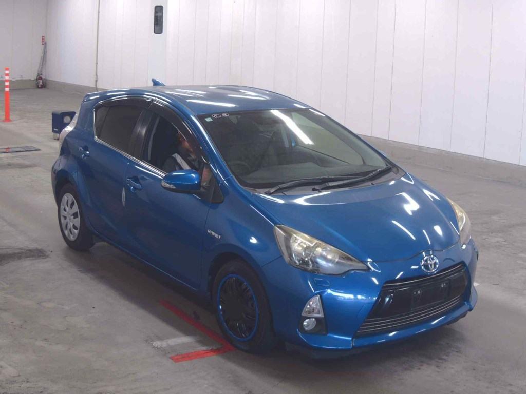 TOYOTA AQUA S SMART ENTRY NAVI READY PACKA Image 3