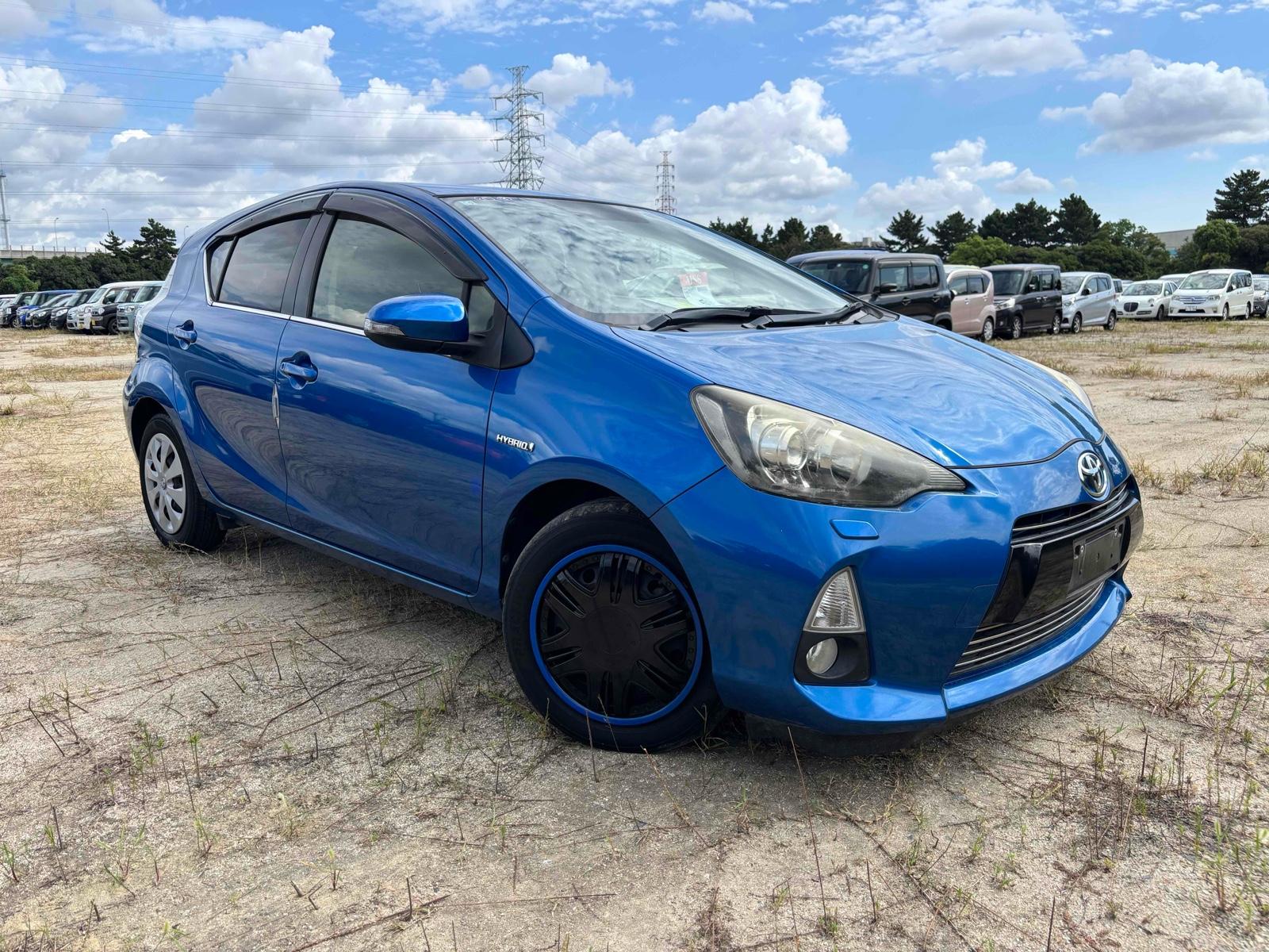 2012 Toyota AQUA 81,000 km