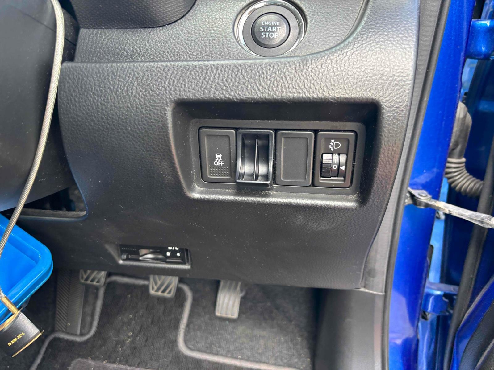 SUZUKI SWIFT 5D XG Image 10