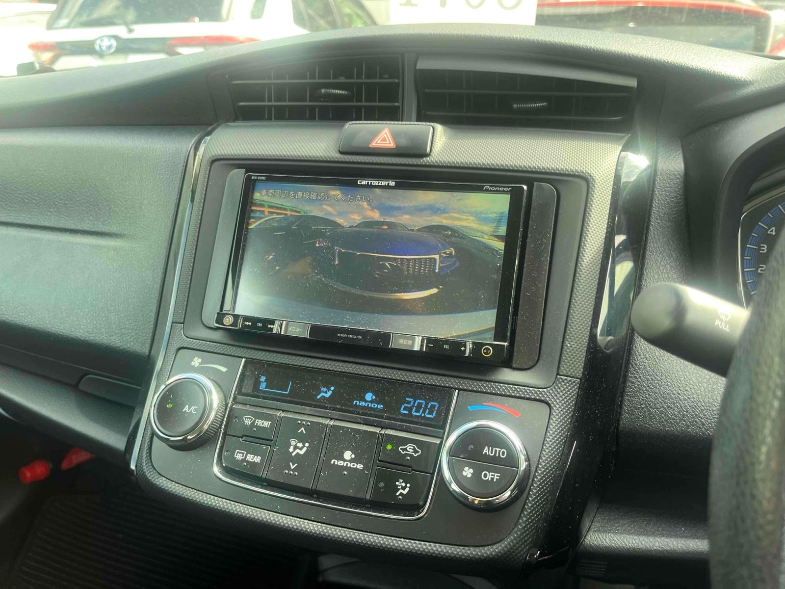 TOYOTA COROLLA AXIO HYBRID Image 6