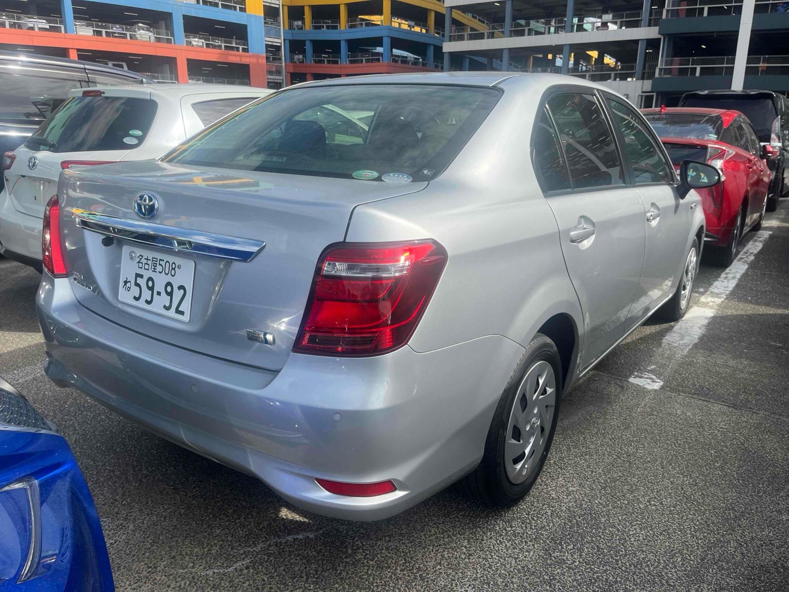 TOYOTA COROLLA AXIO HYBRID Image 2