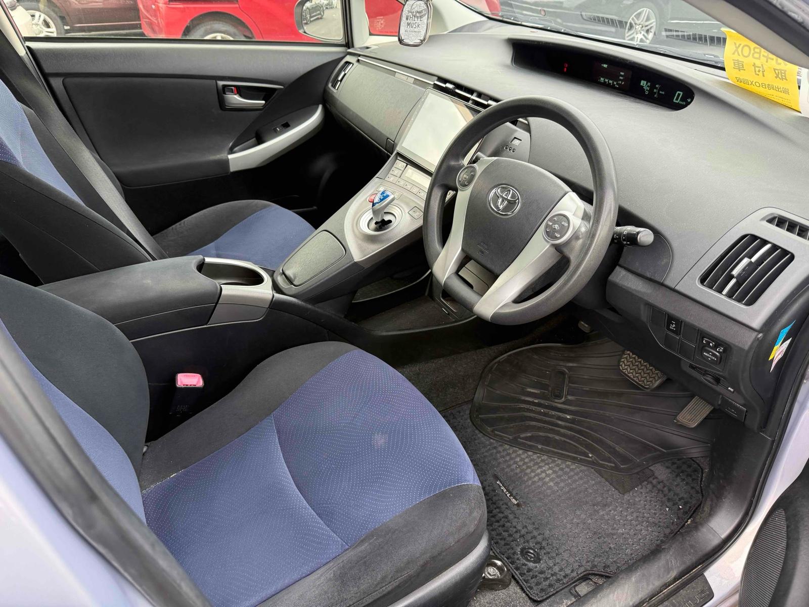 TOYOTA PRIUS S Image 3