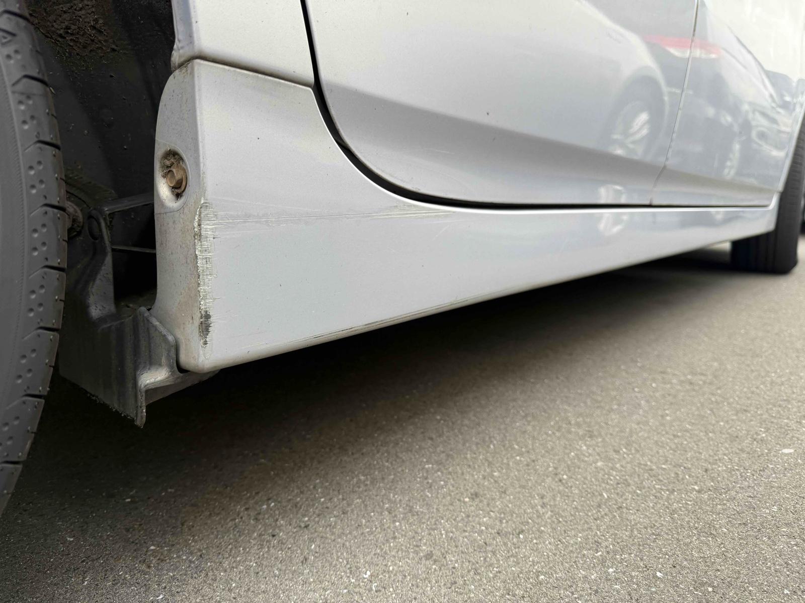 TOYOTA PRIUS S Image 13