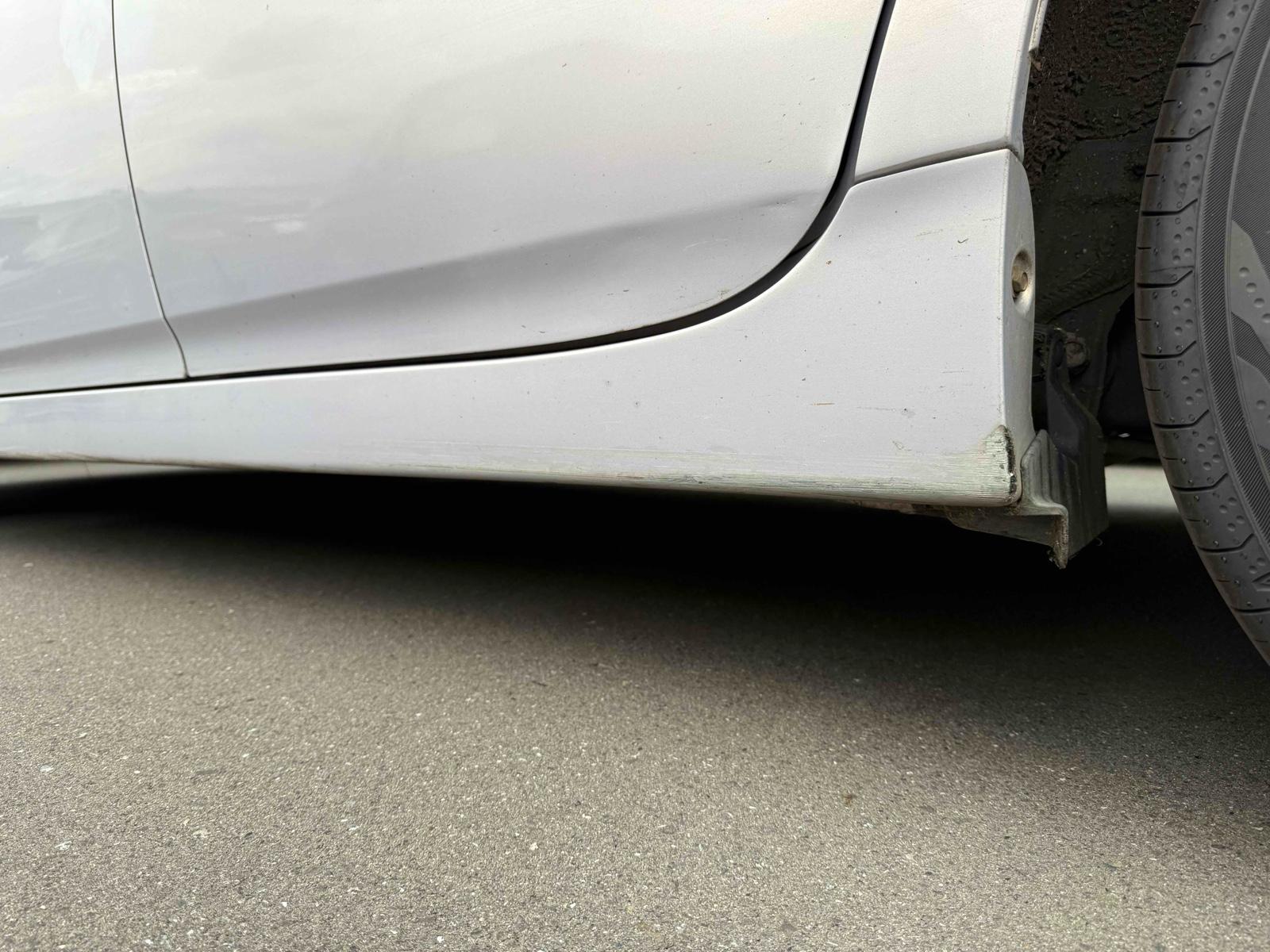 TOYOTA PRIUS S Image 15