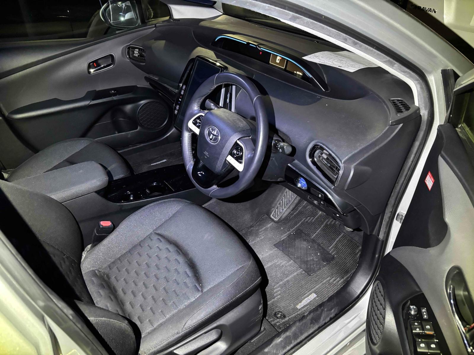TOYOTA PRIUS PHV S NAVI PACKAGE Image 9