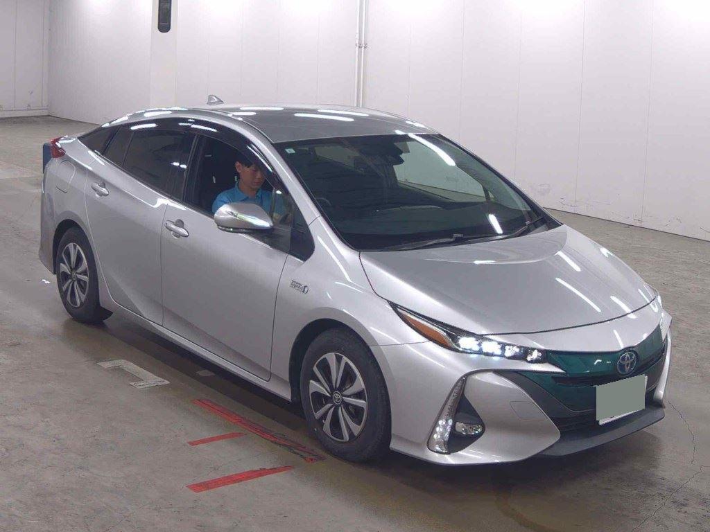TOYOTA PRIUS PHV S NAVI PACKAGE Image 3