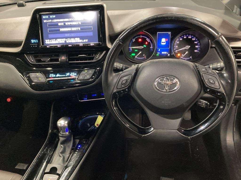 TOYOTA C-HR G Image 9