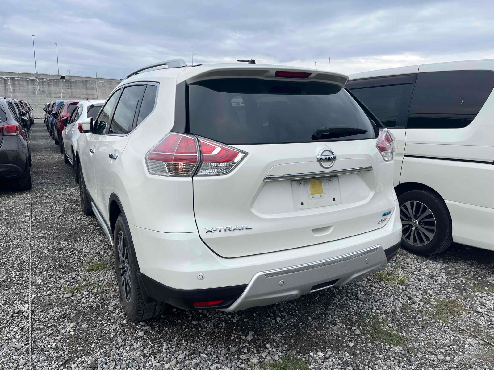 NISSAN XTRAIL 20X XTREAMERX 4WD 7Seater Image 2