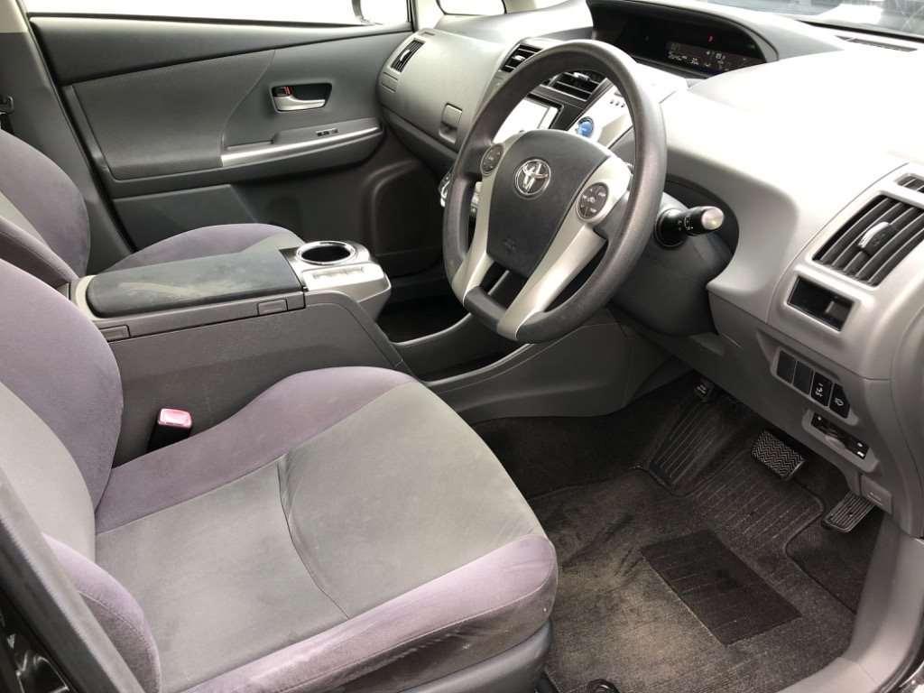 TOYOTA PRIUS ALPHA S Image 5