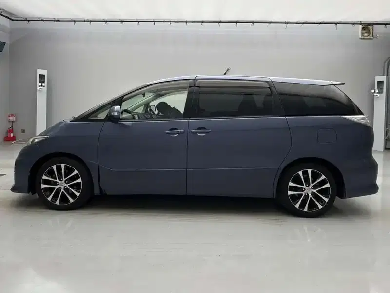 TOYOTA ESTIMA AERAS Image 6